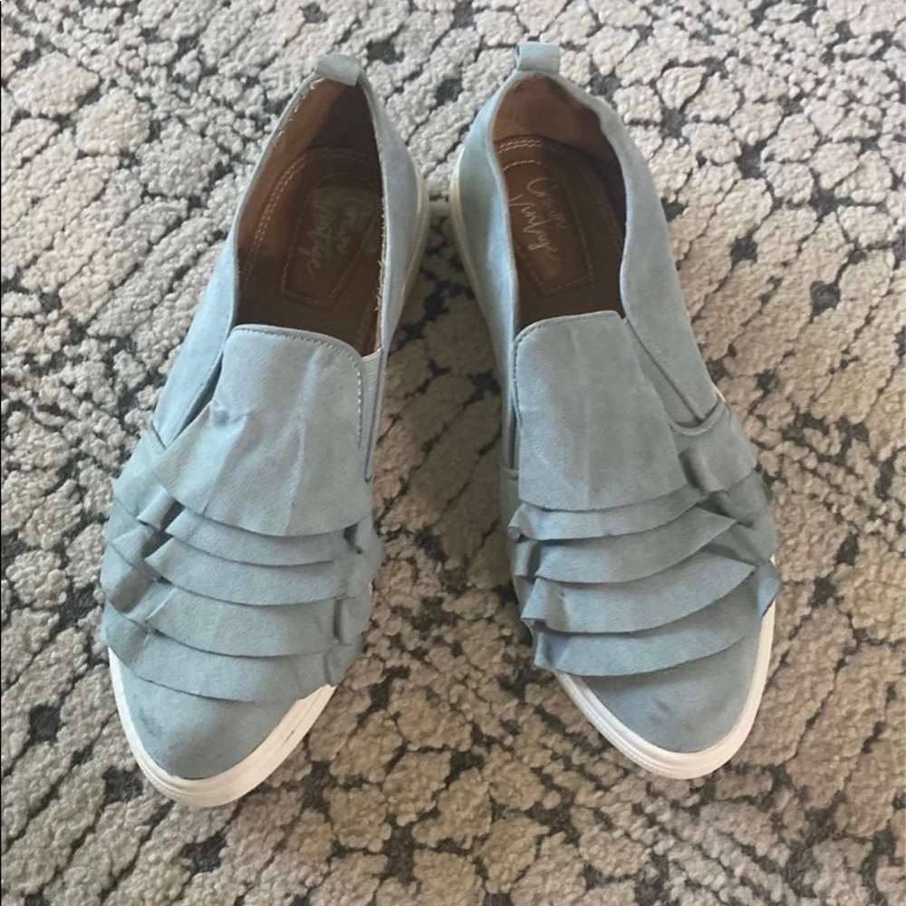 Crown vintage slip on